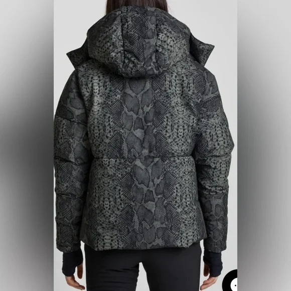 Varley Dorothy Ski Jacket - NWT - Size L Down Filled - Picture 2 of 15